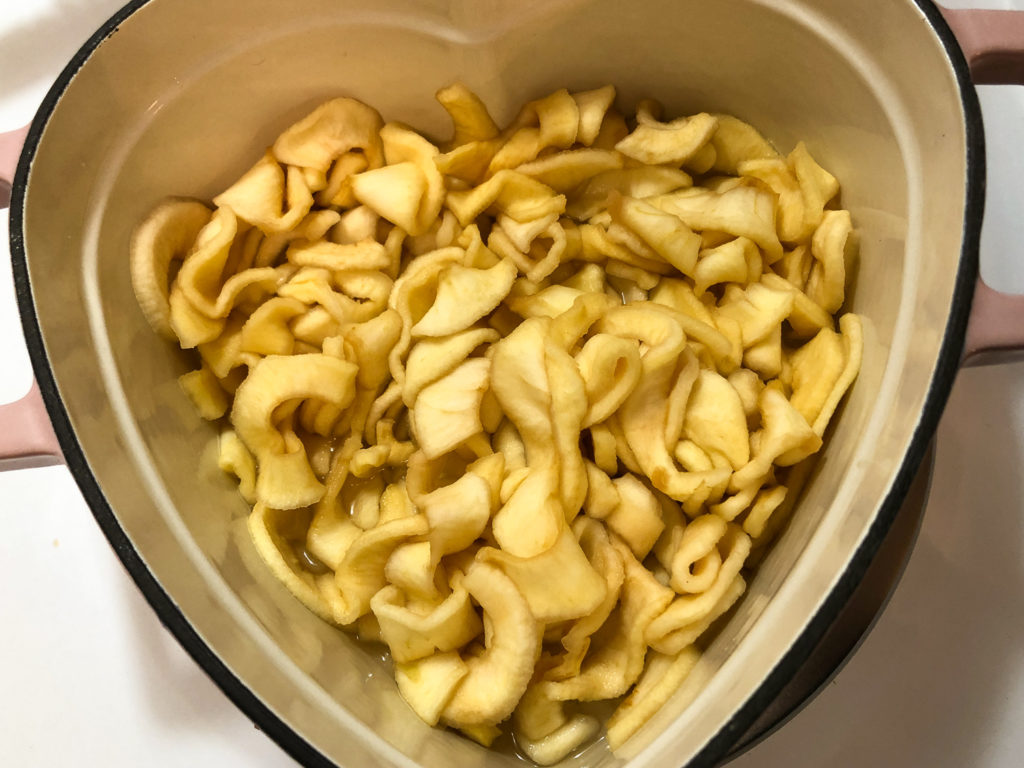 Dehydrated apples reconstituted in boiling water. 