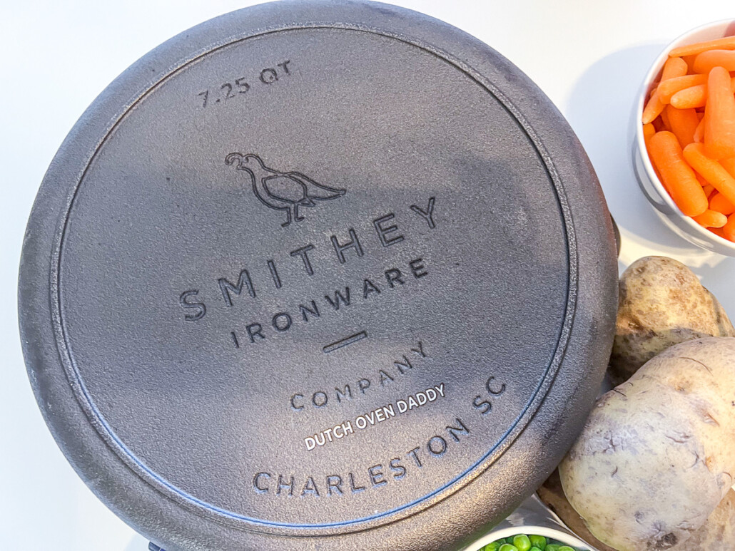Bottom engraving and markings of the Smithey 7.5 quart dutch oven.