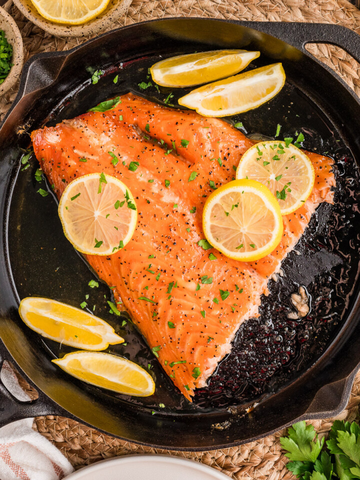 Hot smoked salmon with slices of lemon on top.