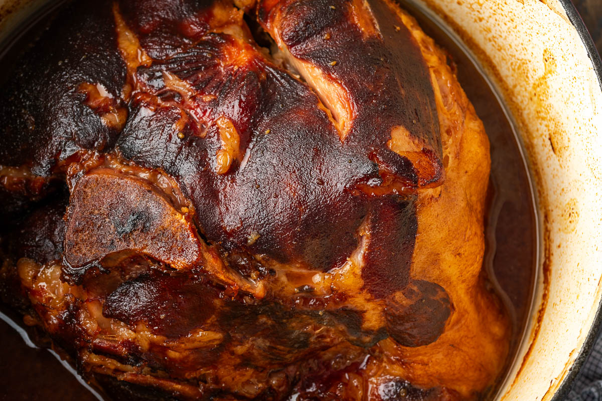 The ham carameling in the dutch oven.