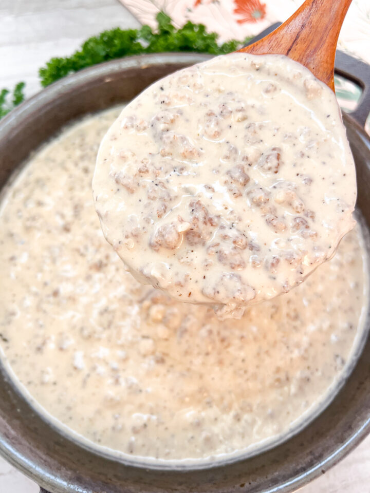 Easy sausage gravy recipe in a cast iron skillet.