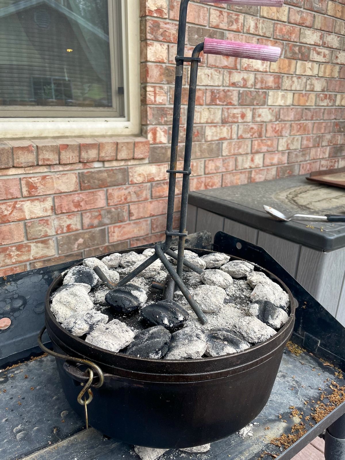Dutch oven with white-gray coals on lid outdoors - the visual cue that tells you more than any temperature chart