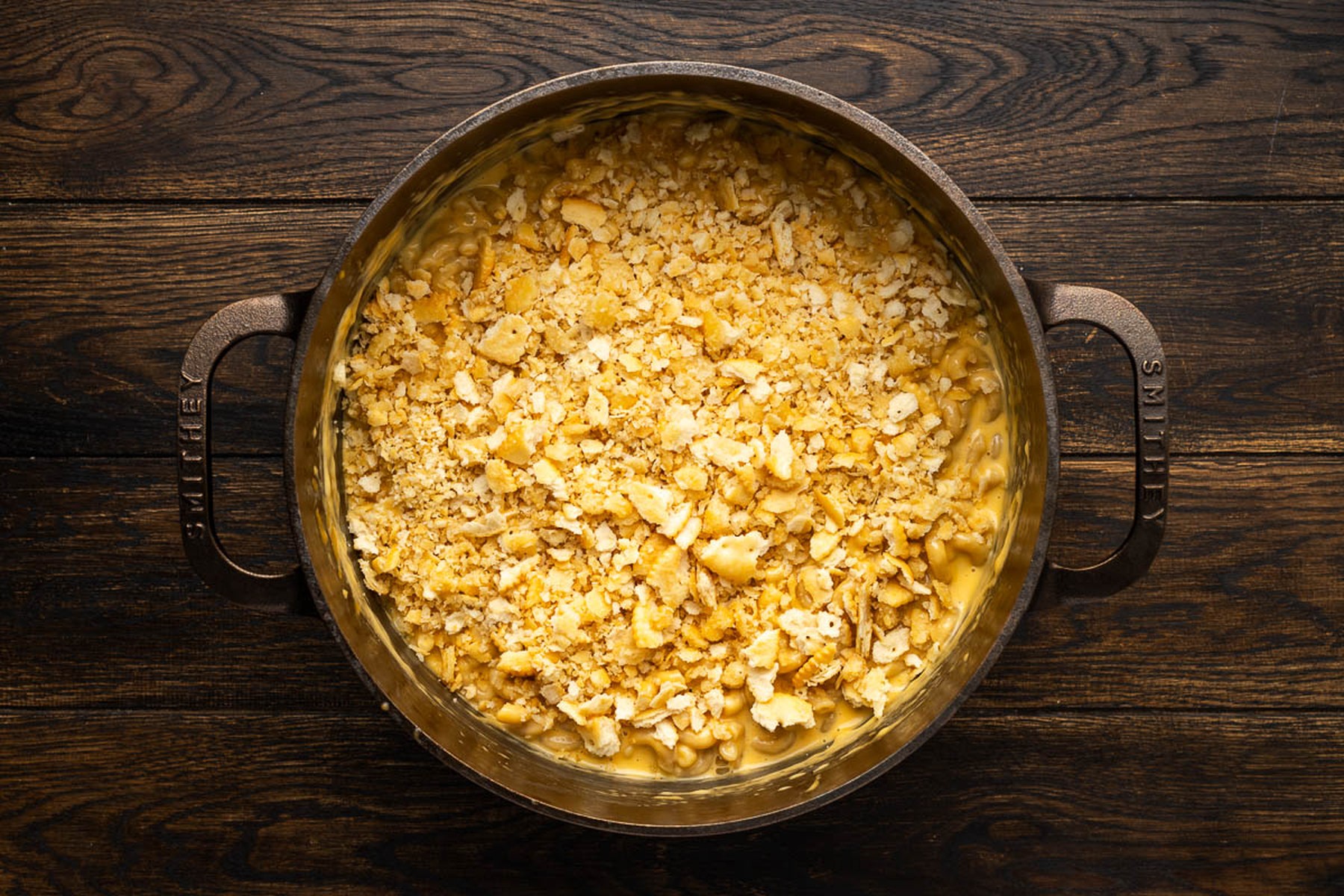 Crushed Ritz cracker topping scattered over the cheesy pasta